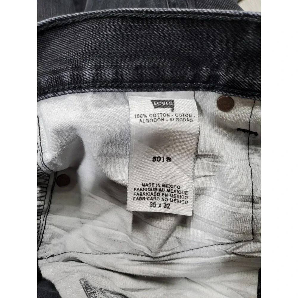 Vintage Levis 501 Jeans Mens 36x32 Black Denim Straight Leg Button Fly Y2K